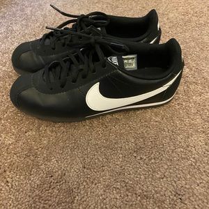 Nike Cortez Basic Sneaker